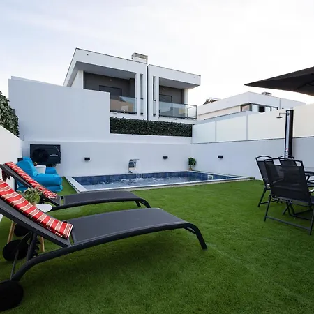 Piscina Aquecida E Casa De Banho Privativa Pansiyon Fernao Ferro