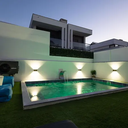 Δωμάτια σε οικογενειακή κατοικία Piscina Aquecida E Casa De Banho Privativa